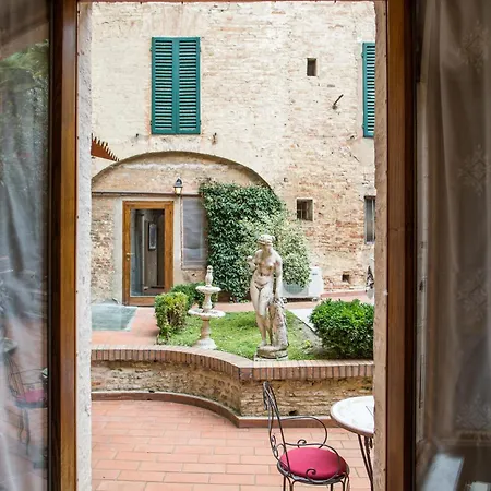 Piazza Paradiso Gasthof Siena