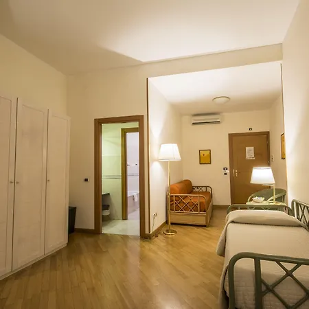 Piazza Paradiso 4*