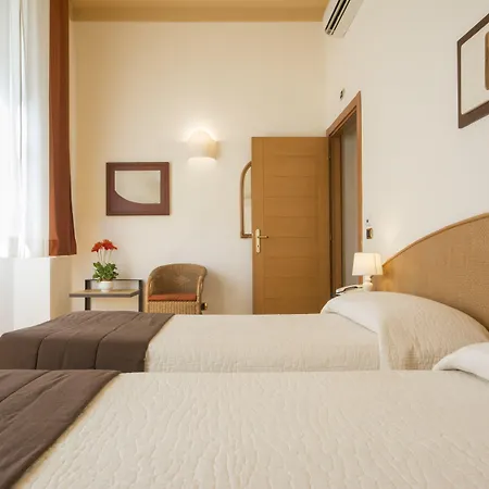 Piazza Paradiso 4* Siena