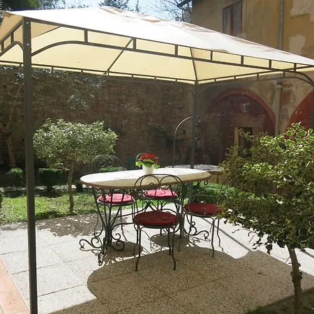 Piazza Paradiso بيت ضيافة