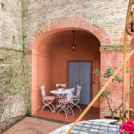 Piazza Paradiso 4* Siena