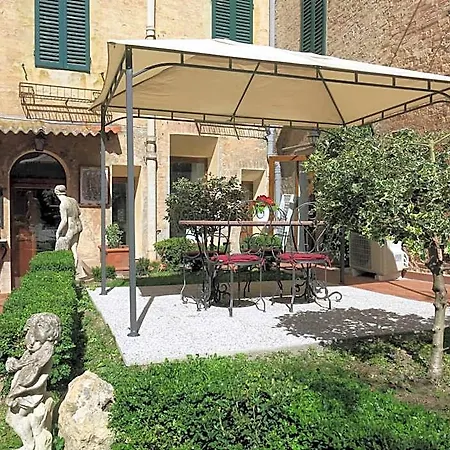 Piazza Paradiso 4*