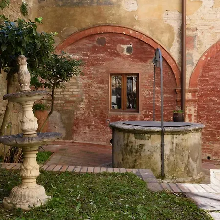 Piazza Paradiso Siena