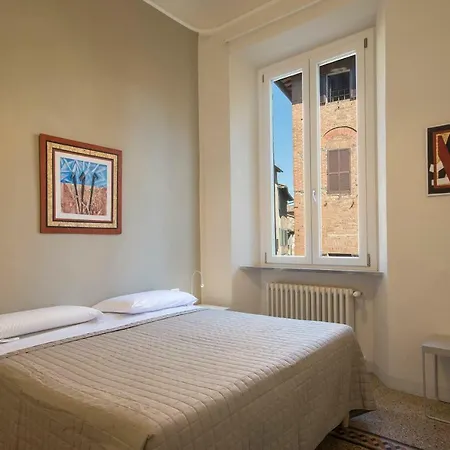 Piazza Paradiso 4*