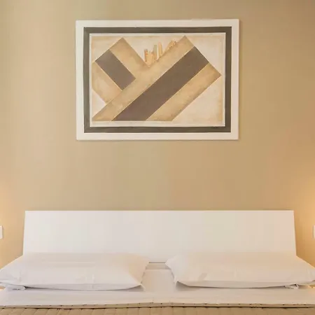 Piazza Paradiso בית הארחה 4*