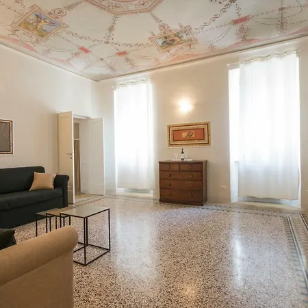 Guest house Piazza Paradiso 4*