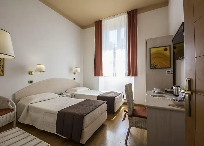 Piazza Paradiso בית הארחה סיינה