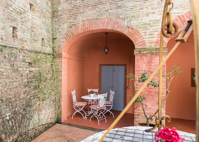 Piazza Paradiso 4* סיינה