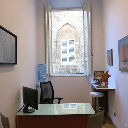 Piazza Paradiso Pensión Siena