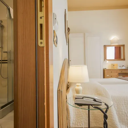 Piazza Paradiso Konukevi 4*