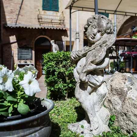 Piazza Paradiso Siena