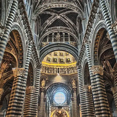 Piazza Paradiso Gasthof Siena