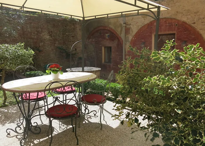 Piazza Paradiso Πανσιόν