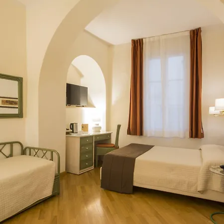 Piazza Paradiso 4* Siena