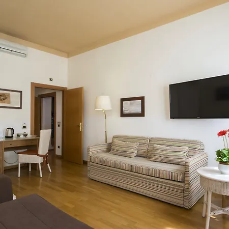 Piazza Paradiso 4* Siena