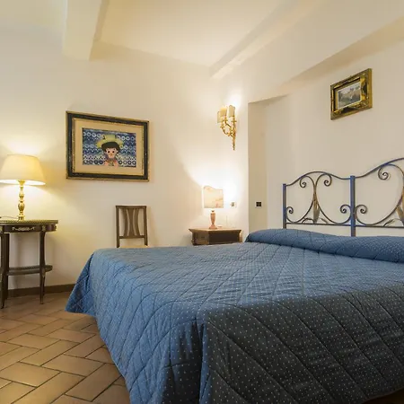 Гостьовий будинок Piazza Paradiso 2*