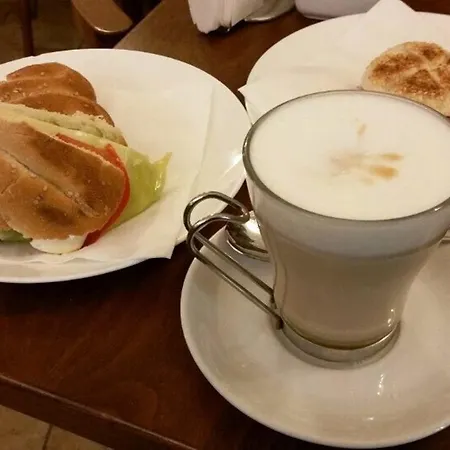 Piazza Paradiso Гостьовий будинок 2*